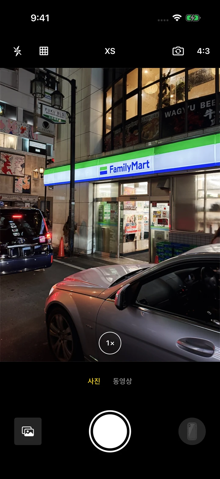 같은 밤거리 사진에 iY2K XS 필터를 적용한 촬영 UI 캡처
